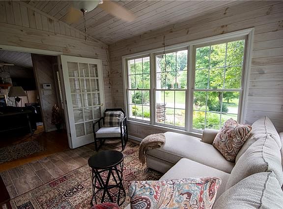 5th image of 1009 Cambridge Ct