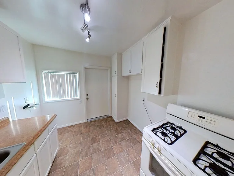 1804 Capri Ave — Photo 5