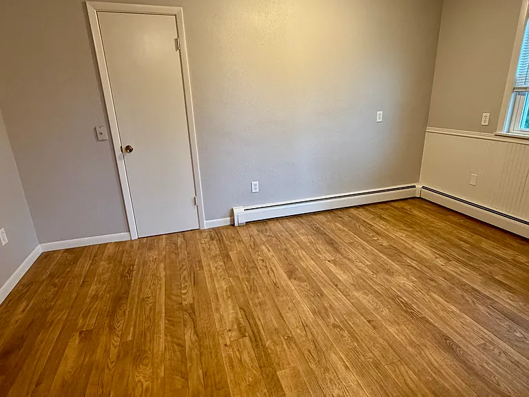 518 E Market St #5 — Photo 3