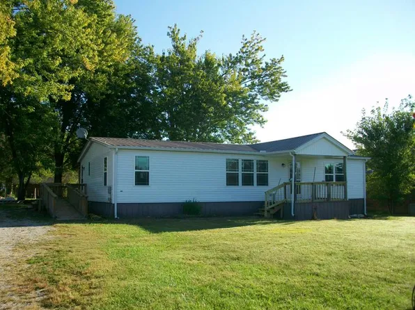 201 Center Grove Cir, Gainesboro, TN 38562