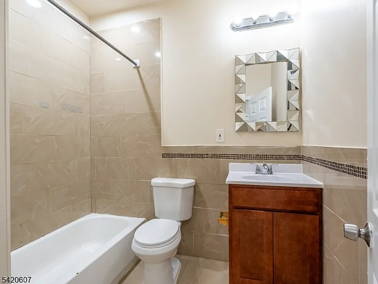 467 Hawthorne Ave #2 — Photo 9