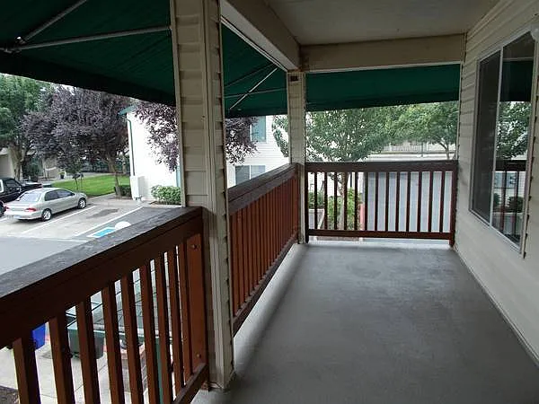 Emerald Pointe — Photo 10