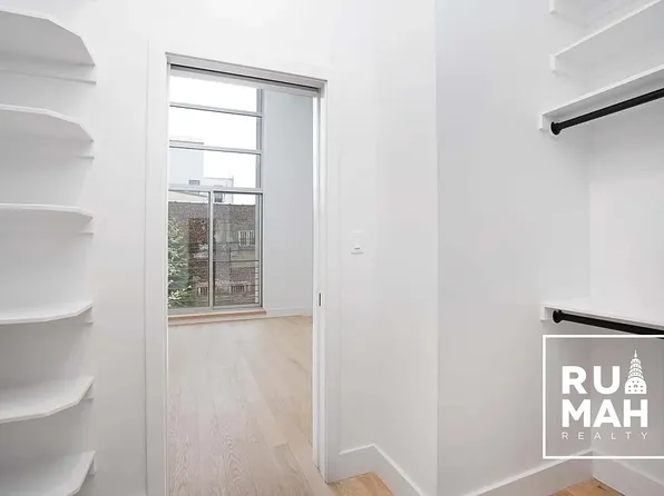 107 Waverly Avenue image 9 of 14