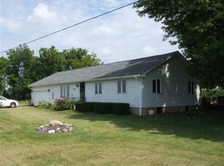 17470 Dee Mack Rd, Mackinaw, IL 61755