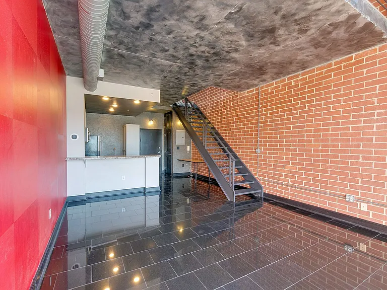 710 W Trade St #312 — Photo 16