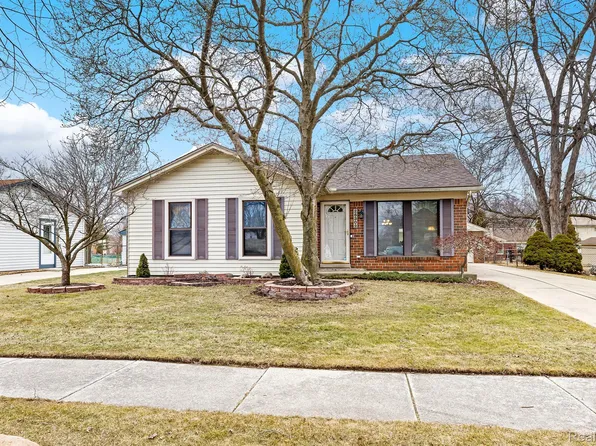 25302 Montebello Dr, Woodhaven, MI 48183