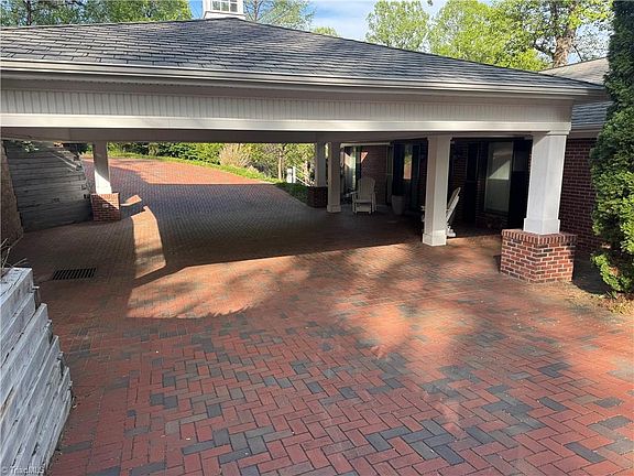 3rd image of 700 Lakemont Trl