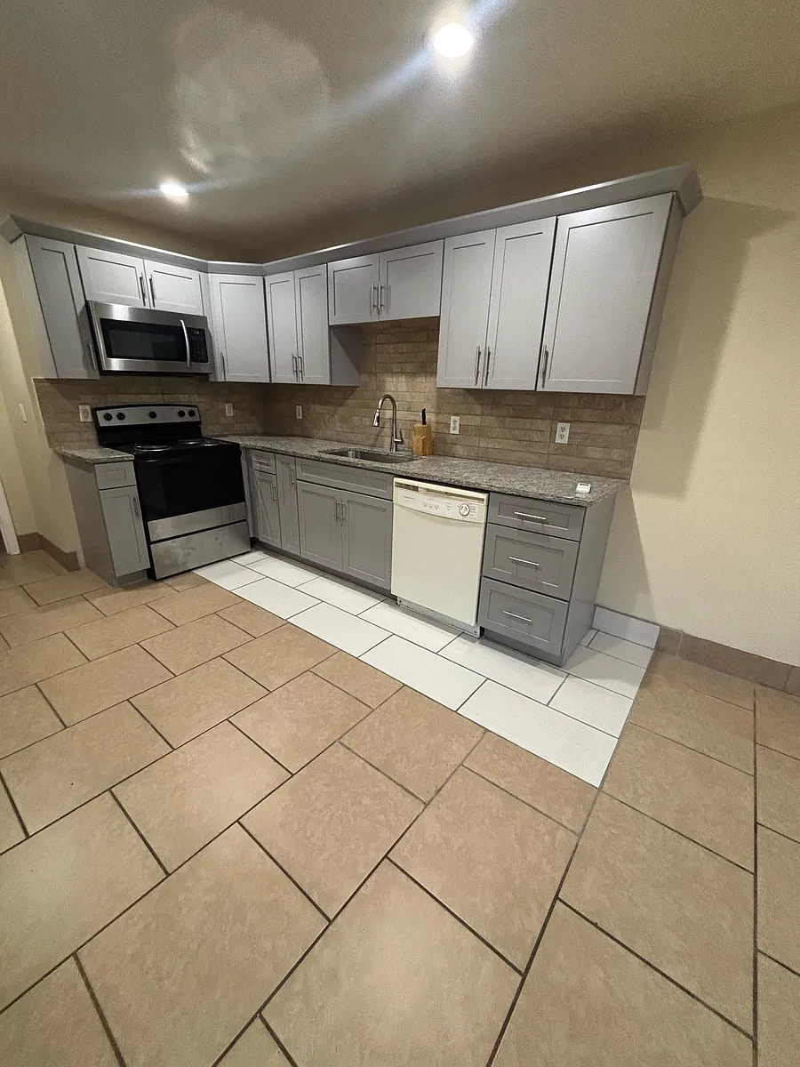 Building Photo - 905 Coldwater Rd #D