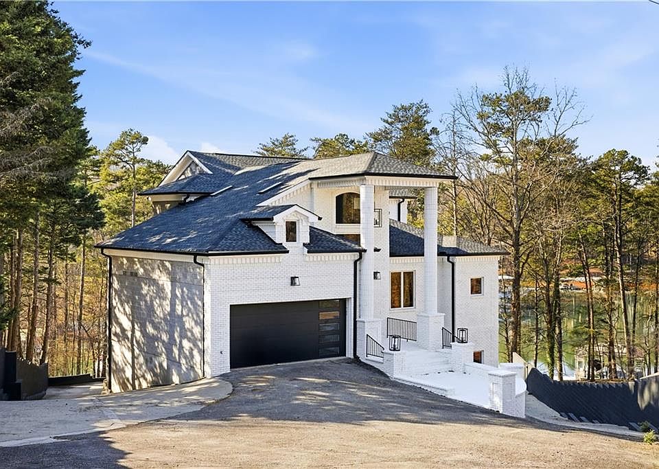 1st image of 2390 Peachtree Rd