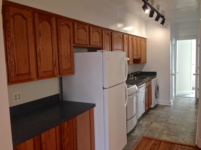 Spring Valley Apartments — Photo 14