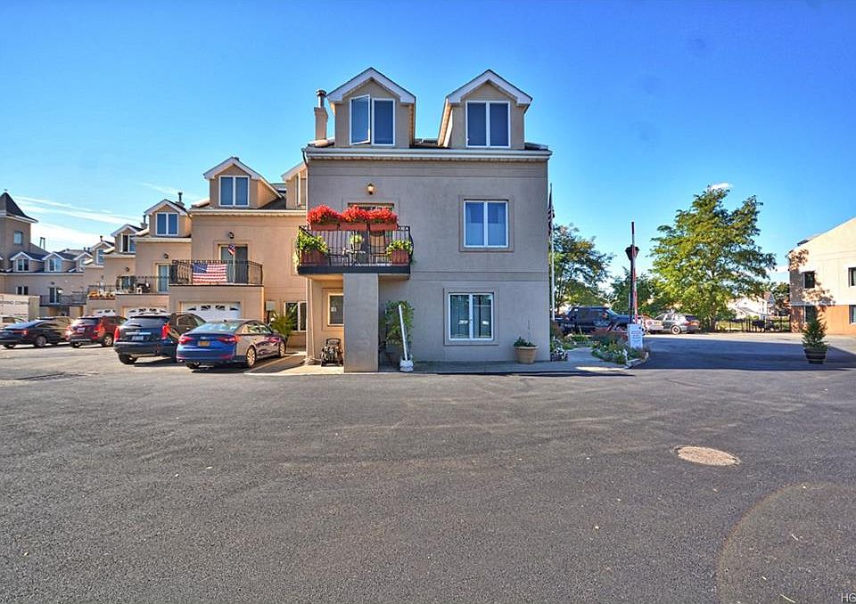 1st image of 1412-1444 Outlook Ave #1