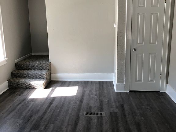 2nd image of 1701 E Fox St