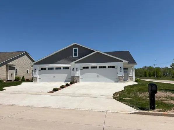 1901 Hidden Hollow Ln, Manitowoc, WI 54220