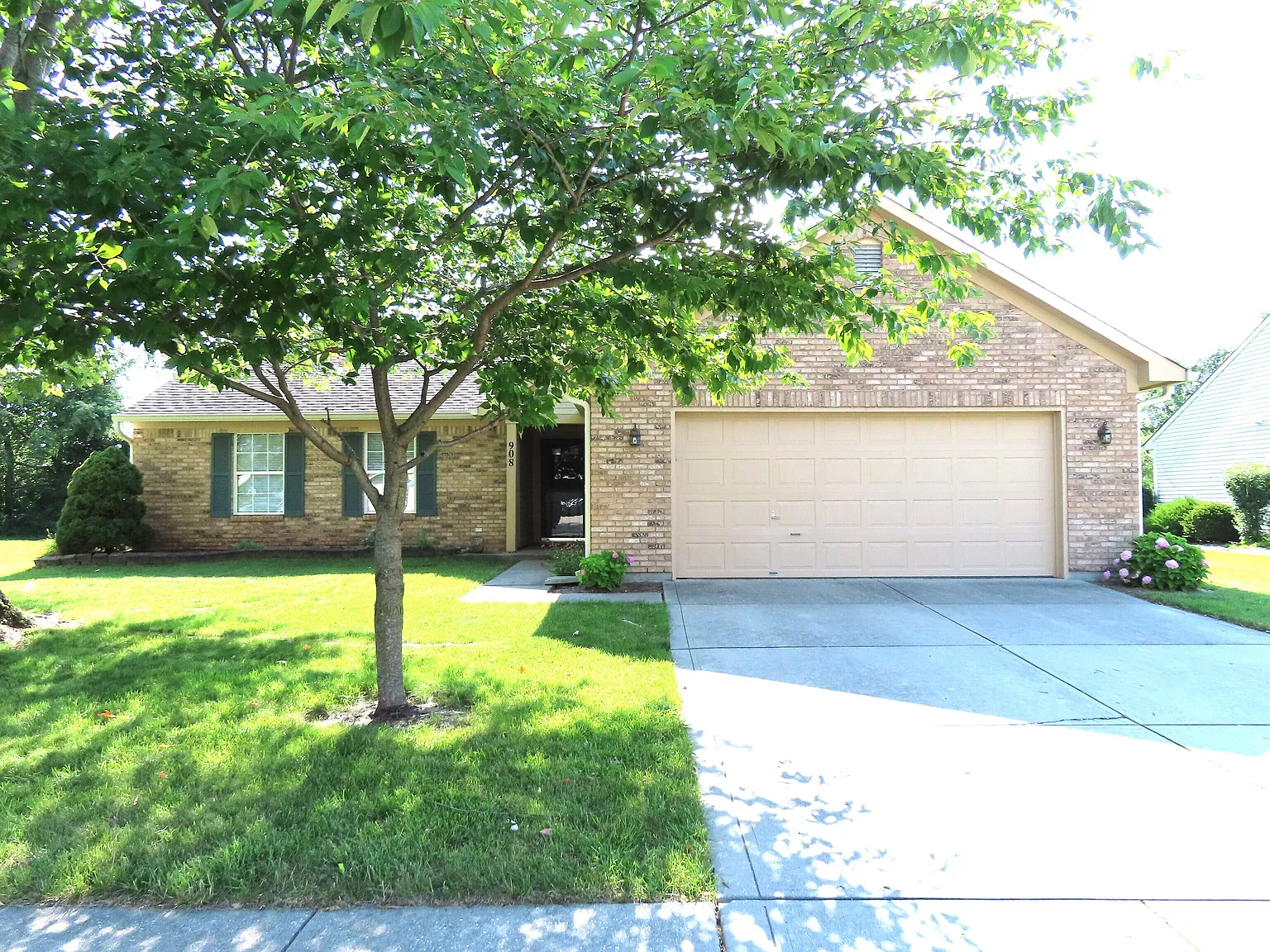 908 Millbrook Dr photo 1