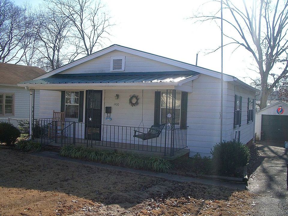 front of house from driveway