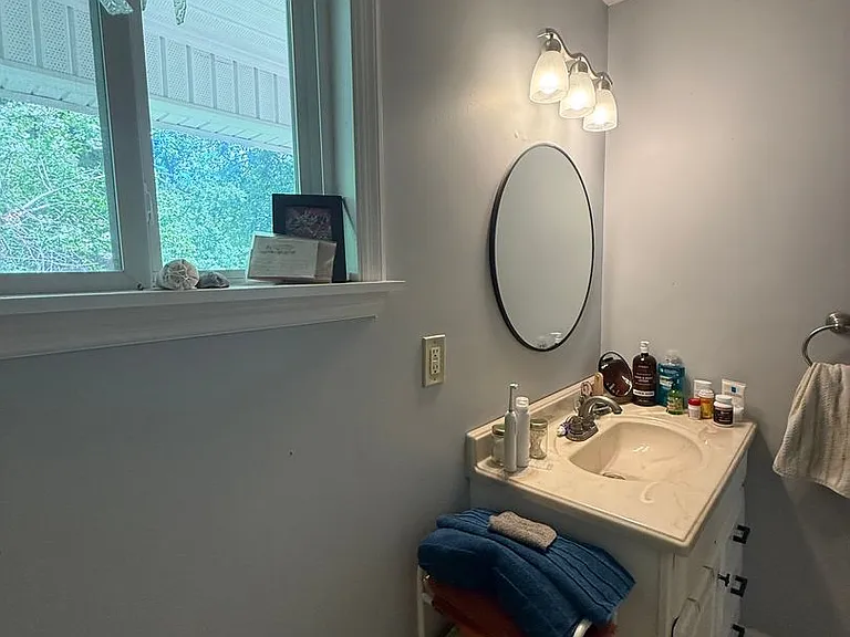 406 Pearl St — Photo 17