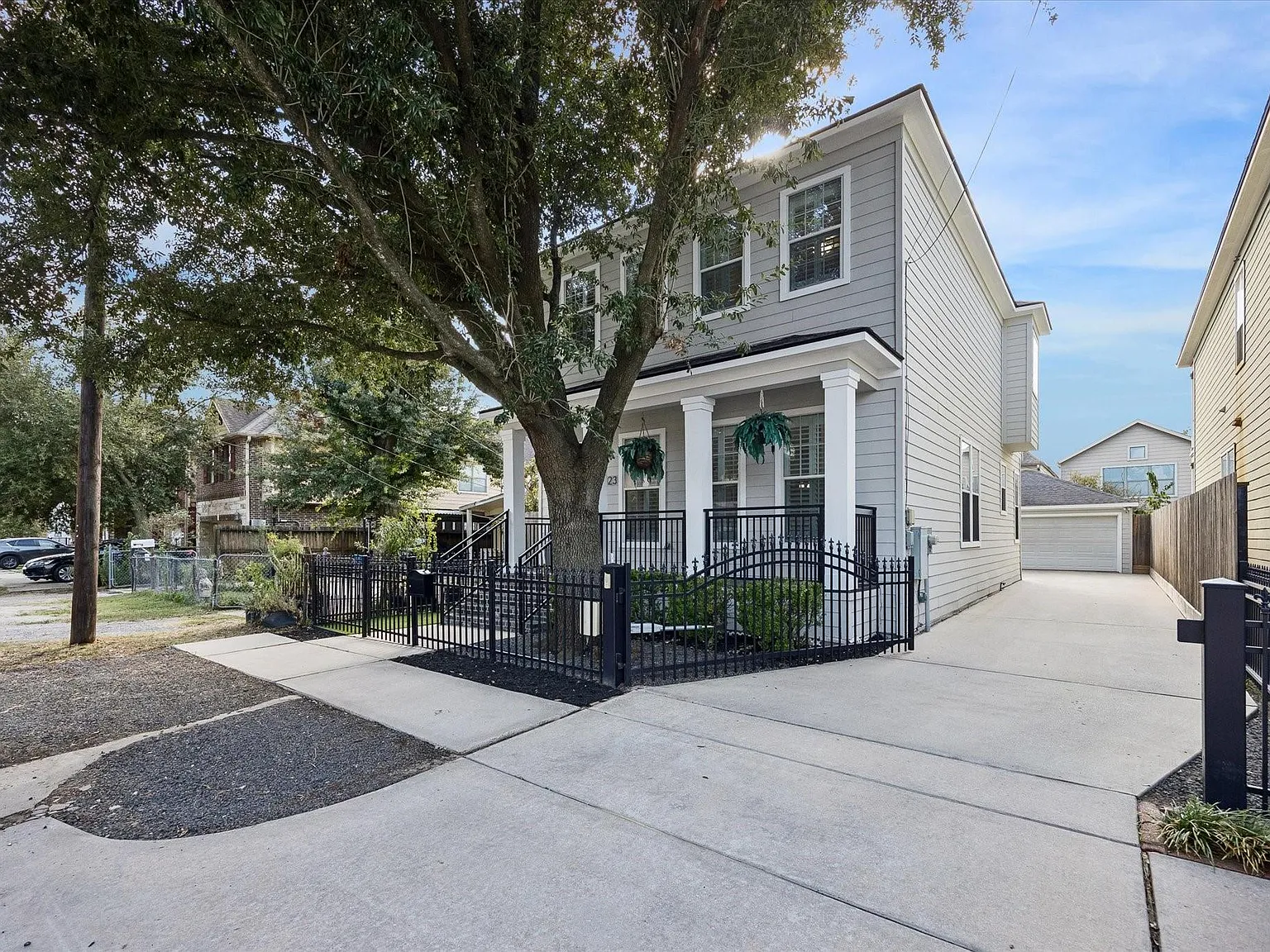 3 bed, 2.5 bath, 2563 sqft, $3,850 — Photo 4