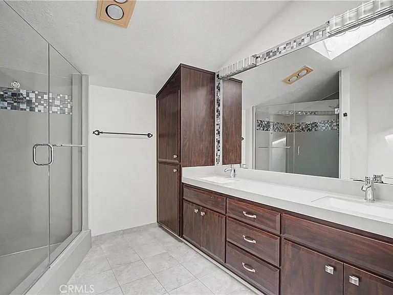 214 Topaz St — Photo 17