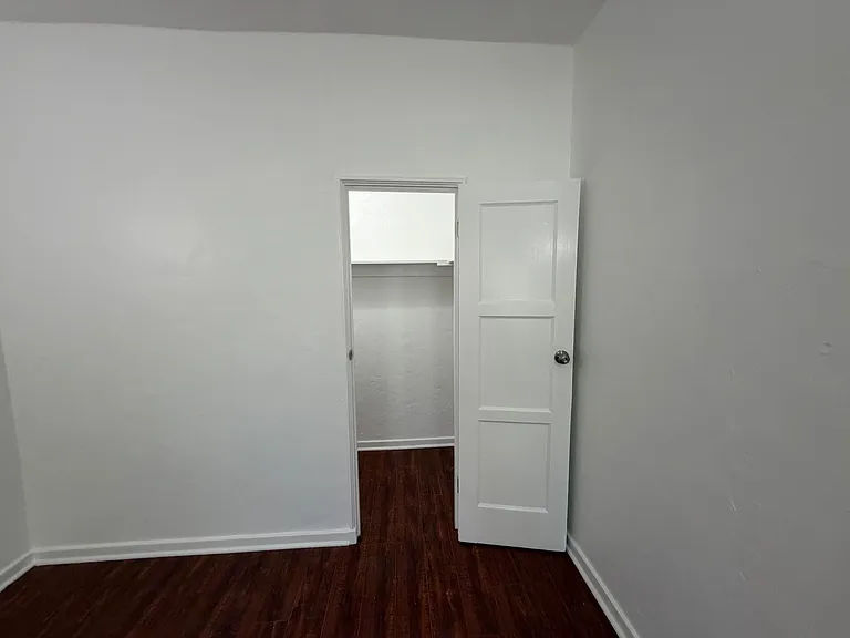 512 N Alexandria Ave — Photo 14