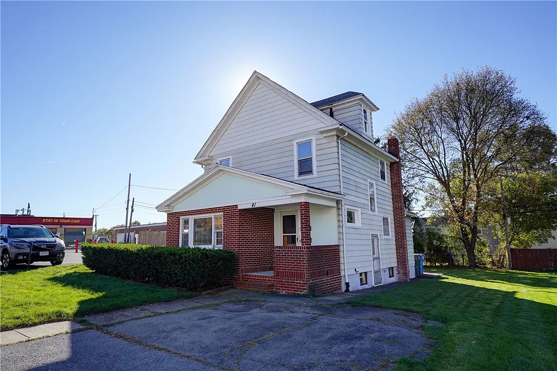 41 Crittenden Blvd — Photo 1