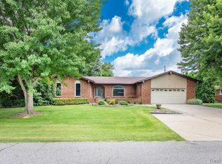 16155 Toulouse Ave, Fraser, MI 48026