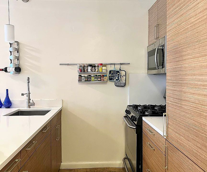 1st image of 415 E 37th St APT 10