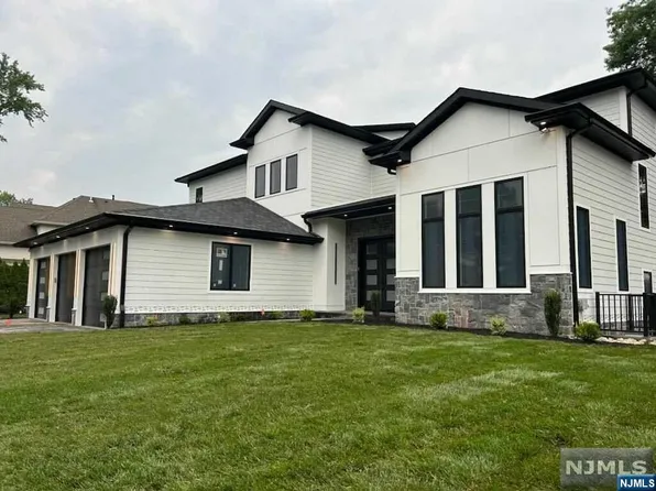 11 Oak Ave, Tenafly, NJ 07670