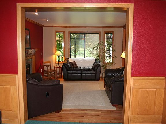beautiful woodwork throughout!