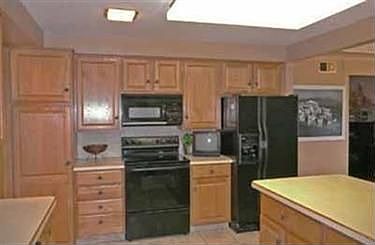 2nd image of 1032 Park Cir
