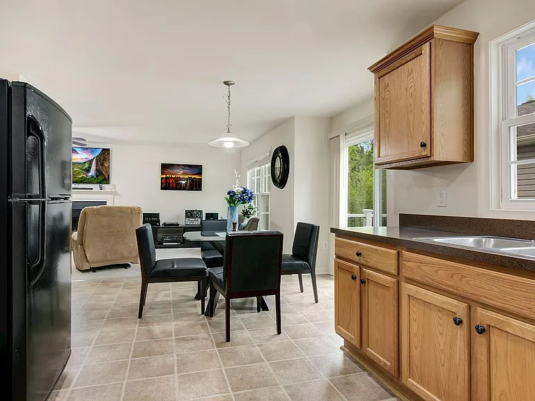2427 Fort Dr — Photo 5