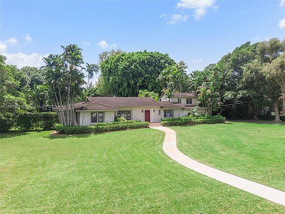 3rd image of 300 Hunting Lodge Dr