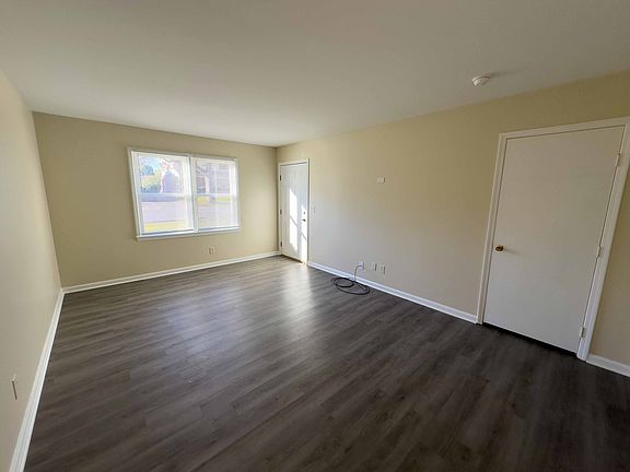 4th image of 250 Woodhill Ln #2