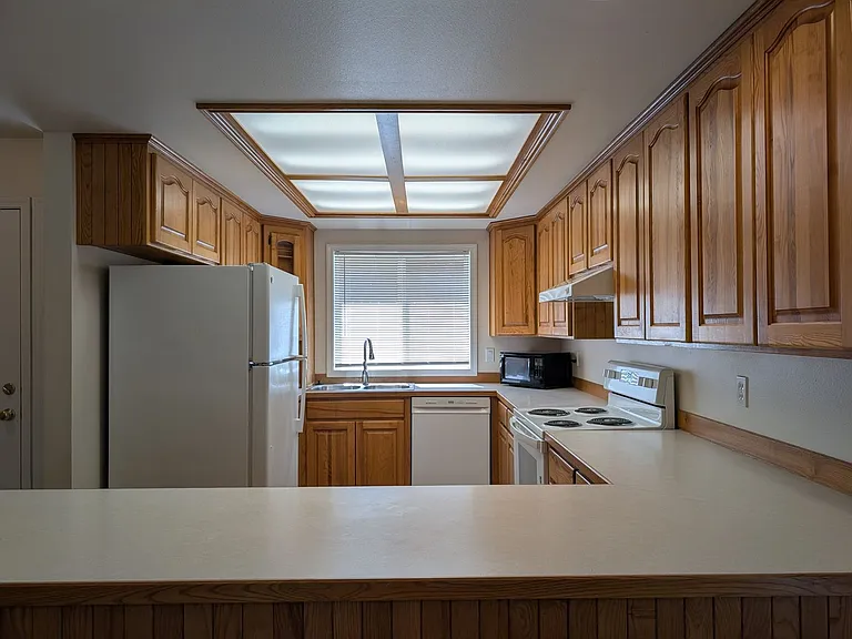 686 Oakdale Ave — Photo 4