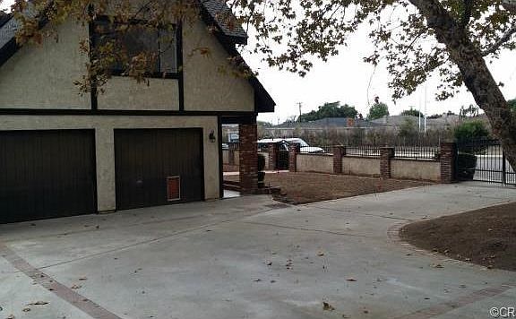 5th image of 520 N Valley Center Ave