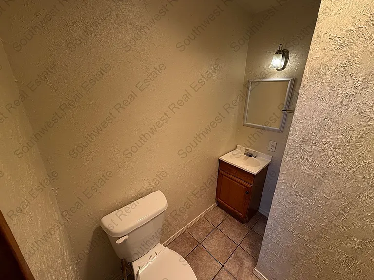 1406 S Avenue J — Photo 8
