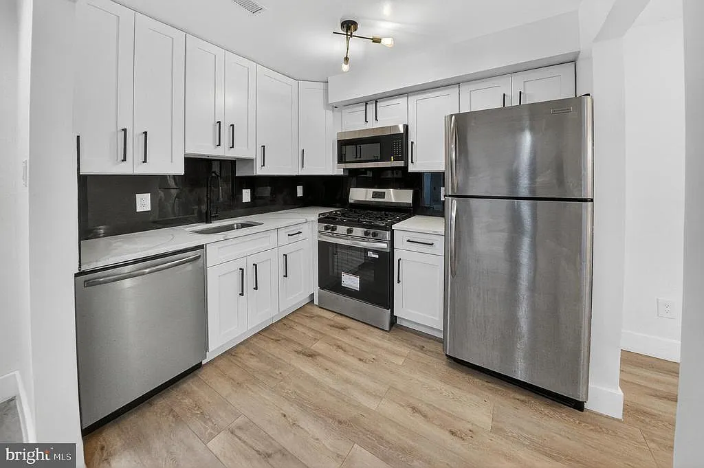 Building Photo - 20 Monroe St #102
