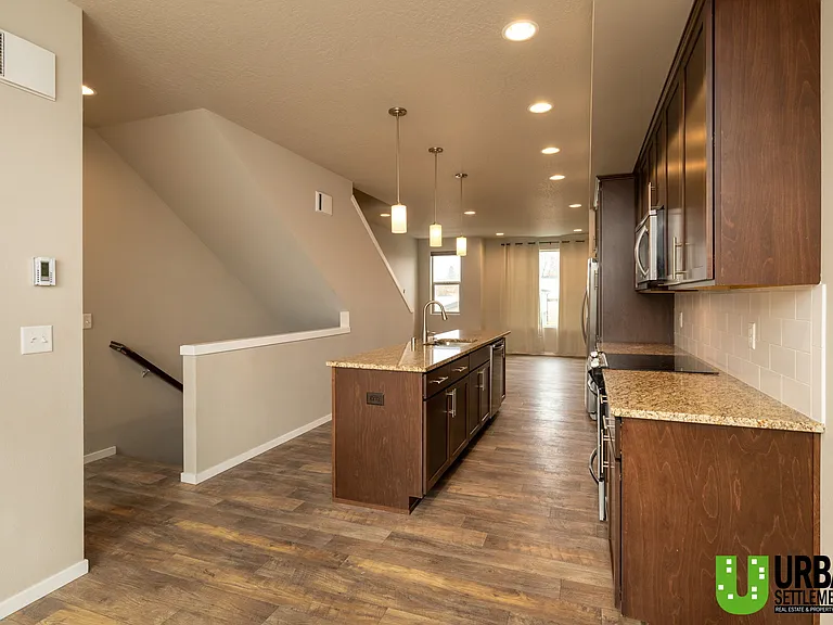 2419 W Bridge Ave — Photo 28