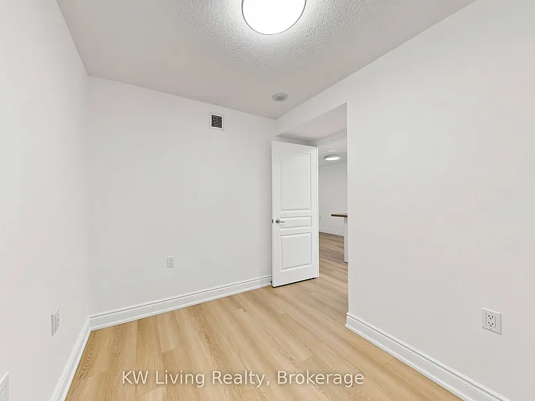 9017 Leslie St #903 — Photo 9