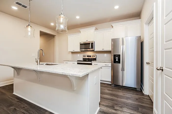 3 bed, 3.0 bath, 2253 sqft, $2,545 — Photo 4