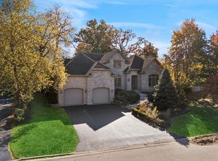 6450 Apache Dr, Indian Head Park, IL