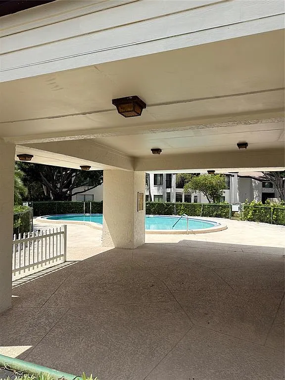 2 bed, 2.0 bath, 1275 sqft, $1,800 — Photo 2