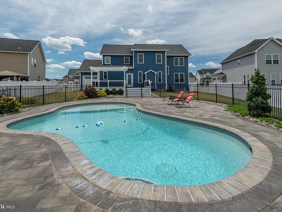 1st image of 1006 Maiden Grass Dr