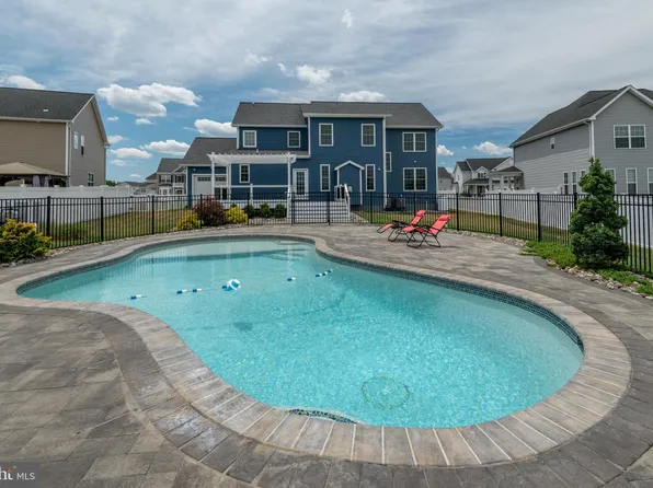 1006 Maiden Grass Dr, La Plata, MD 20646