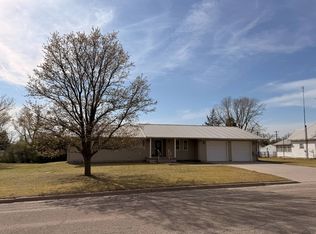 816 N 4th St, Lincoln, KS 67455
