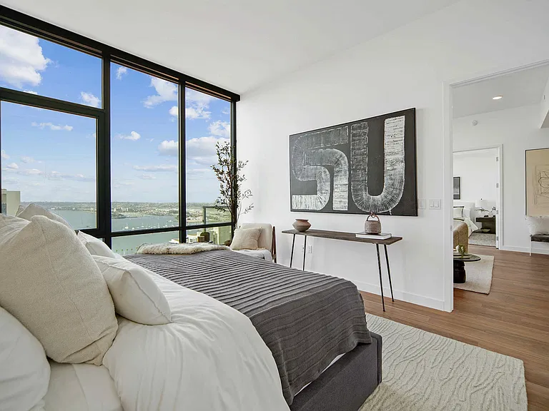 Shoootin-4-TheLindley-Penthouse-Bedroom-1