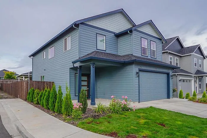 4 bed, 2.5 bath, 2266 sqft, $3,295 — Photo 3