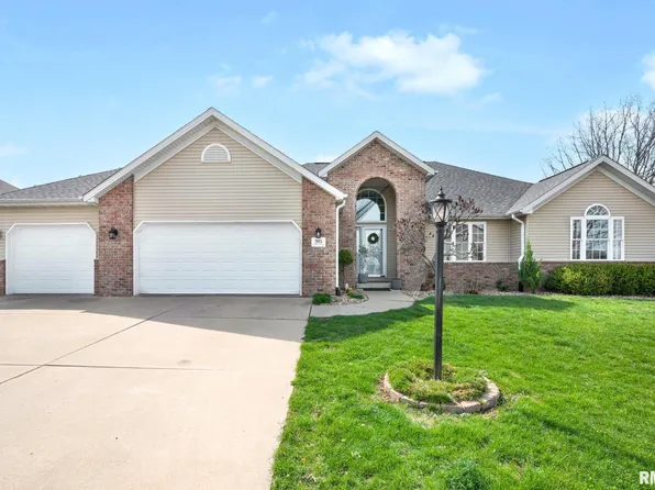 905 Stonelake Dr, Metamora, IL 61548