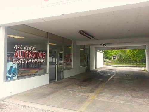 4th image of 5204 Normandy Blvd
