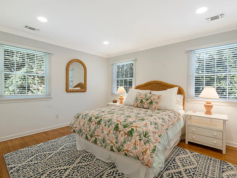 44 Midhampton Ave — Photo 17