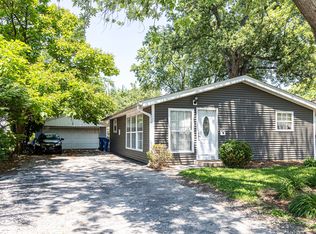 614 Santa Fe Ave, Carpentersville, IL 60110